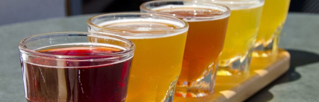 Een bierproeverij met verschillende biertjes